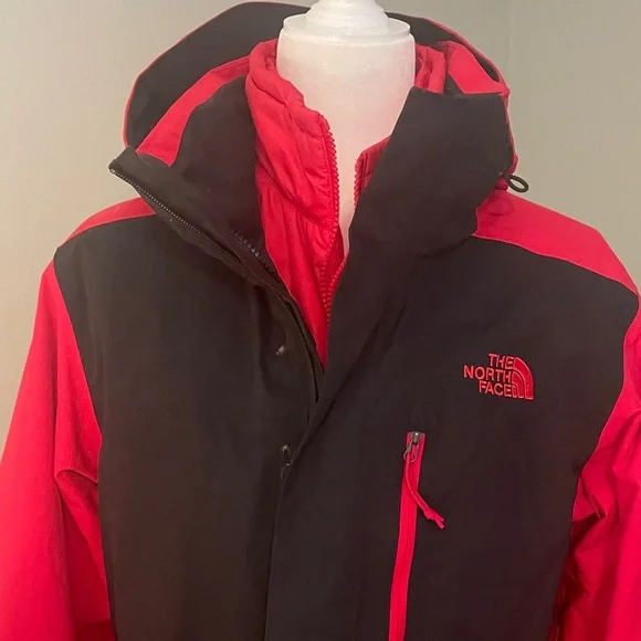 The North Face Men's Bold Red and Black Performance Jacket - Picture 11 of 16